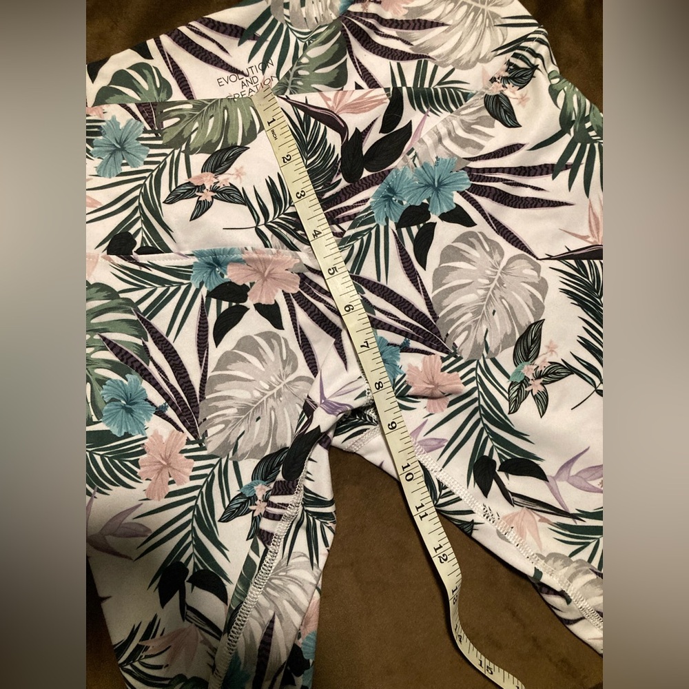 Evolution and Creation brand,size medium,beautiful colorful print,capri pants - Picture 5 of 7